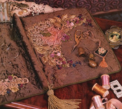 Книжка для иголок. Вышивка шелковыми лентами