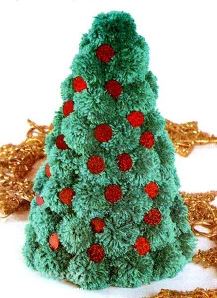 beautiful Christmas tree from pompons