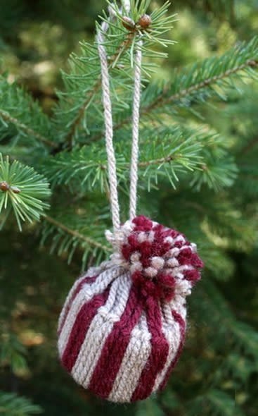 cap of thread and cardboard on the Christmas tree